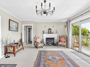 Immaculate 1960s home on manageable rural section