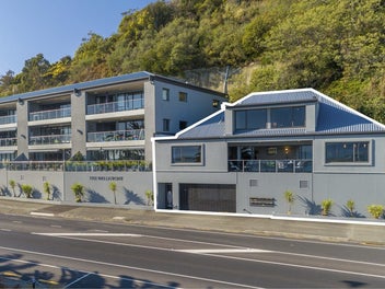 Absolute Waterfront - Exceptional Value