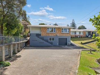 Sizeable 1960s Solid Brick Family Home!