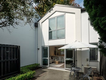 Easy living in the heart of Merivale