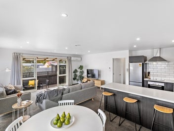 Private Easy Care Living Close to The City