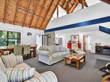 Stylish Greytown Hideaway with Space & Privacy