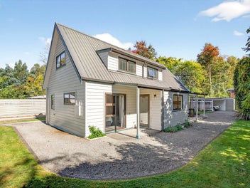 Stylish Greytown Hideaway with Space and Privacy