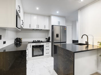 Renovated Devonport Villa On Kiwi Road!