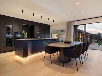 Exquisite Couple’s Sanctuary in Jacks Point