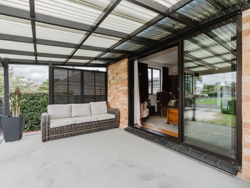 Strong Street, Cosy Retreat