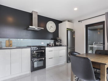 Privileged Coastal Lifestyle on 4 Hectares