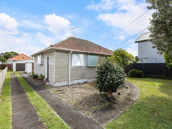 Prime 678sqm Just Moments from the Water