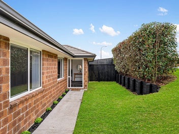 Vendors Bags Are Packed - Cute, Cosy & Private