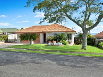 Elevated Living with Water & Mount Views