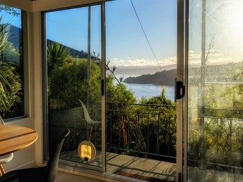 SEA VIEWS WITH AMAZING BONUS