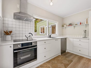 Beautifully Renovated & Inviting by the Beach