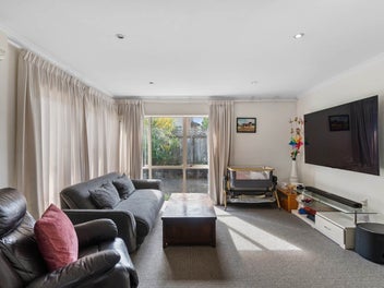 Sun, Space & Solid Brick Single Level Living