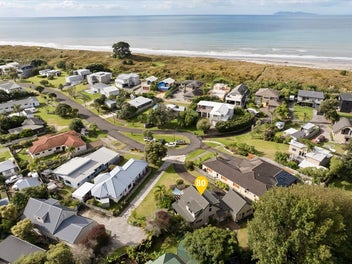 BEACHSIDE BEAUTY - Packed With Extras!