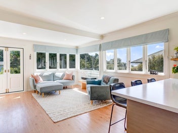 New home complete, vendors ready to sell