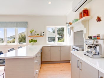 Future-proof solar home in a quiet cul-de-sac