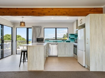 Hilltop Holidays with Incredible View!