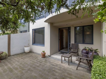 Beachside Living in the Heart of Raumati!