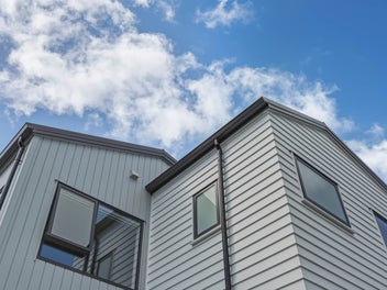 Near-New, Bright &amp; Parkside Living!