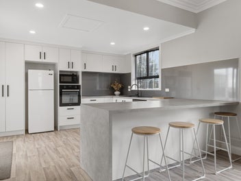 New Price - Great Location - Updated Home -1682m2!