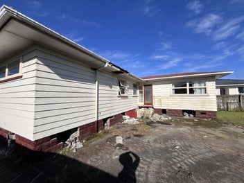 4 BEDROOM, 134SQM HOME RESITED AND PILED