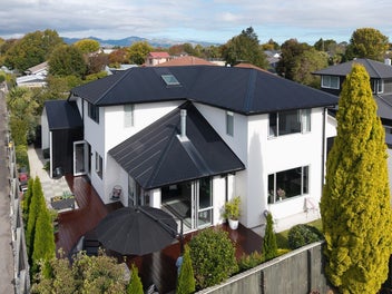 Flexible family living with consented studio