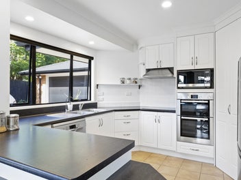 TRANQUIL SETTING, SPACIOUS FAMILY LIVING