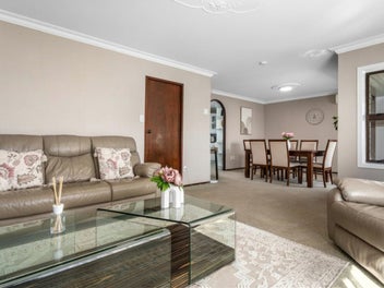 Easy Living, Walk to Kope Village