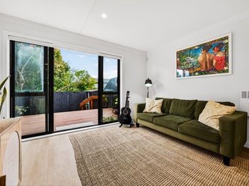 Stop Renting, Get On The Ladder - Freehold!