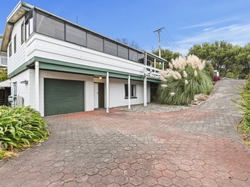 City Living With Sea Views And Lockwood Charm