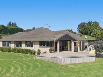 Big Views, Flat Land, Sheds, Superb Home