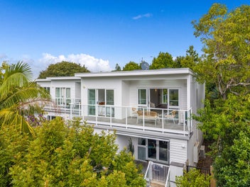 Stylish, Sun-Drenched Living in a Boutique Setting