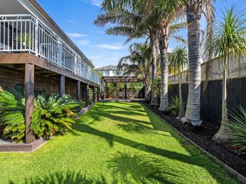 A Matua Gem - Sunshine, Space and Location