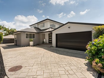 Prime Location, Large Family Living