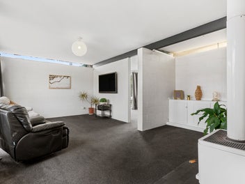 OPPORTUNITY IN THE HEART OF HILL PARK