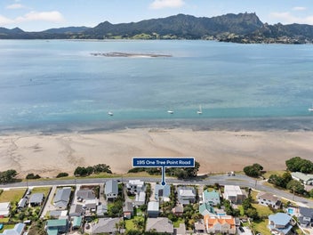 Coastal Bliss with Iconic Harbour Views