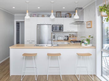 Modern 4-Bedroom Home Surrounded by Nature