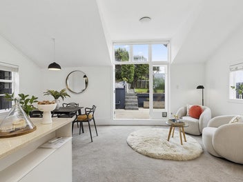 Charming Brooklyn Village Living – Sun, location