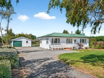 BEO $650,000-A Little Rural on Edge of Town