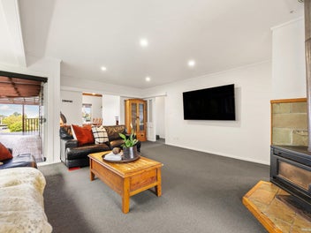 Character, Views & Lifestyle on 1.4ha