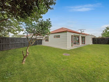 Pressure Sale - Near Sikh Temple 2 Bed + Rumpus!