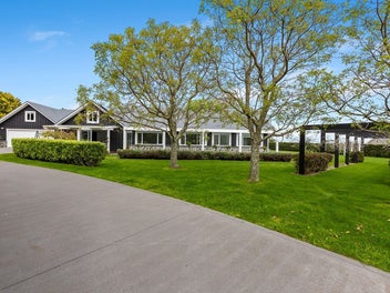 LIFESTYLE LIVING AT ITS FINEST!