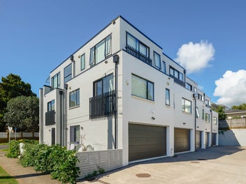 SOLID BRICK + LOCATION - DGZ