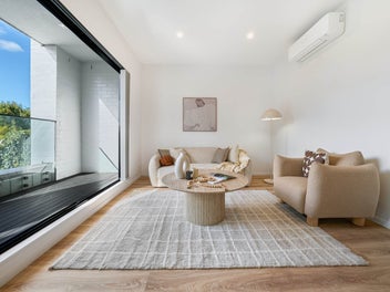 SOLID BRICK + LOCATION - DGZ