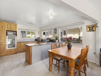 Spacious Otumoetai Townhouse + Income Potential