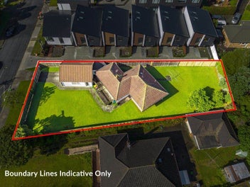 Classic Bungalow with Big Potential on 827m²