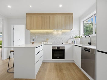 Flat Living, Fresh Renovation, Reserve Outlook