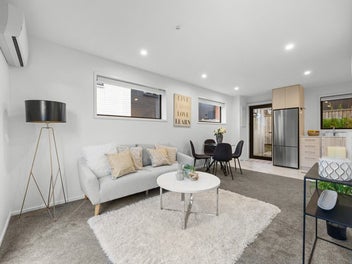 2 Bedroom 2 Bathroom and FREEHOLD!