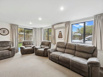 Act Fast - New Lynn Hot Pick!