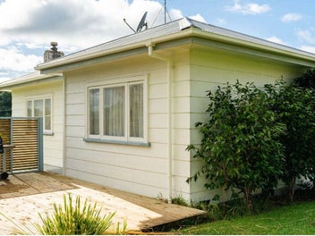 1950's Rare semi rural opportunity in Te Hana.